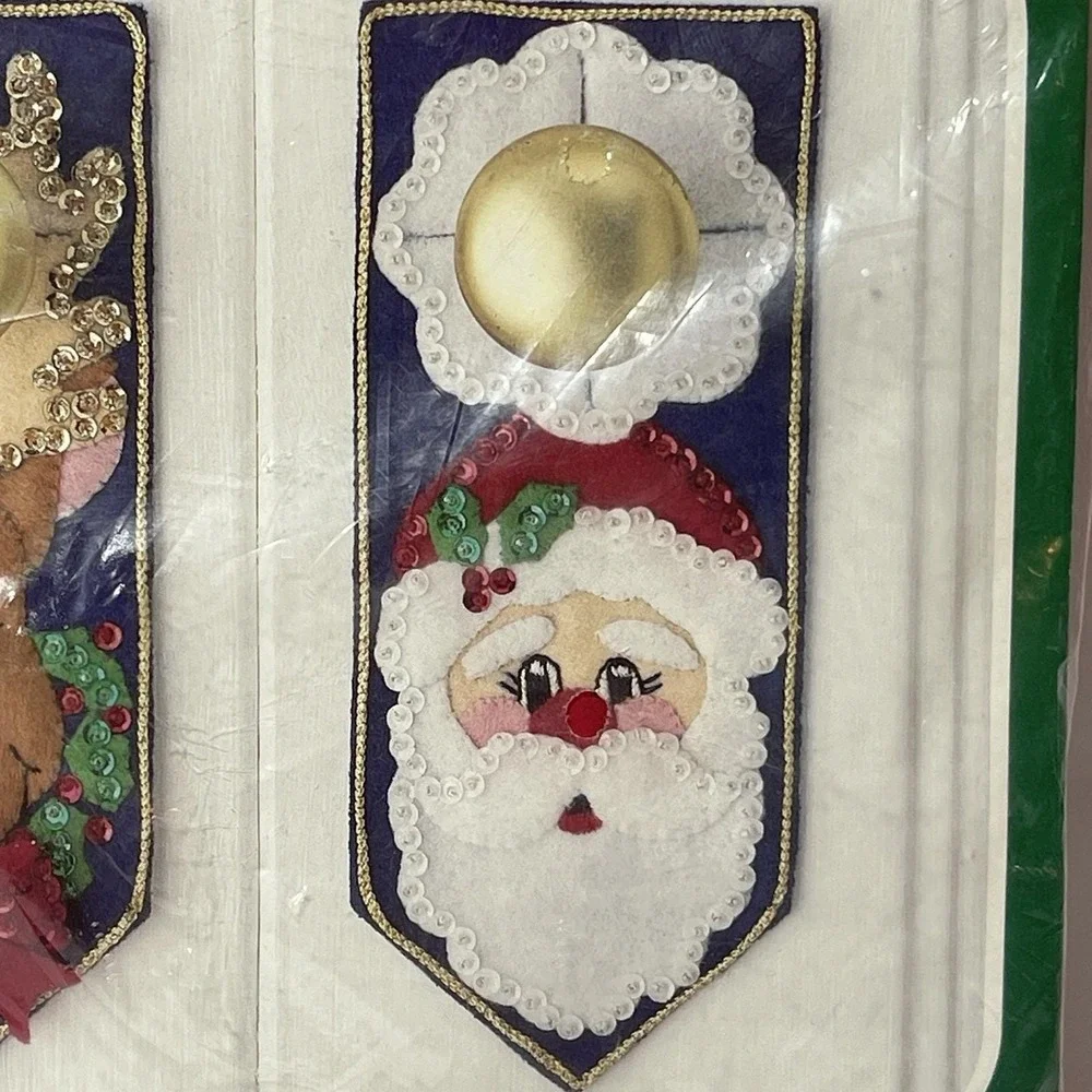 Bucilla 82200 Santa Reindeer Doorknob Covers Christmas Felt Bead Sequin Kit NOS